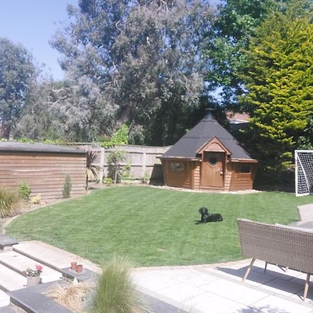 Beach House, With Bbq Lodge And Hot Tub! Bournemouth Dış mekan fotoğraf