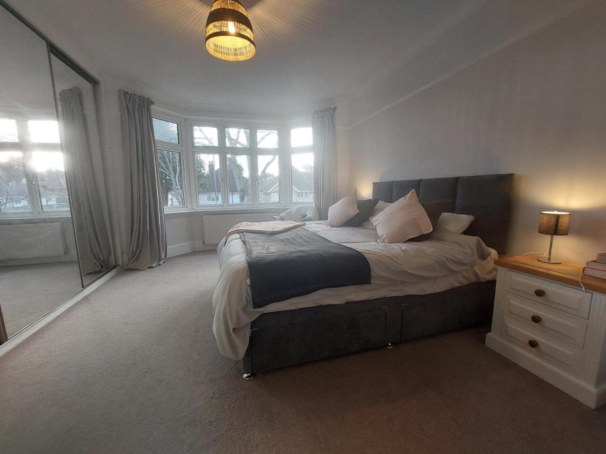 Beach House, With Bbq Lodge And Hot Tub! Bournemouth Dış mekan fotoğraf