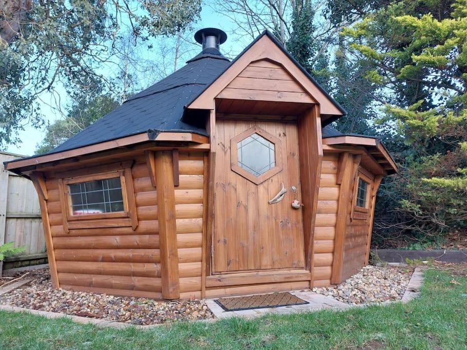 Beach House, With Bbq Lodge And Hot Tub! Bournemouth Dış mekan fotoğraf
