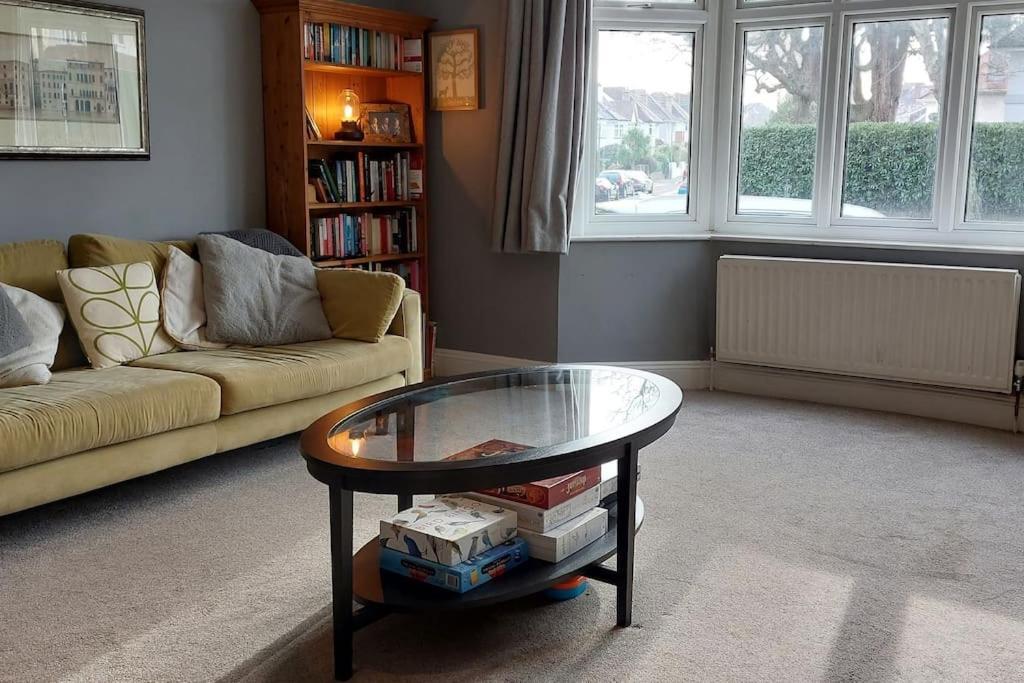 Beach House, With Bbq Lodge And Hot Tub! Bournemouth Dış mekan fotoğraf
