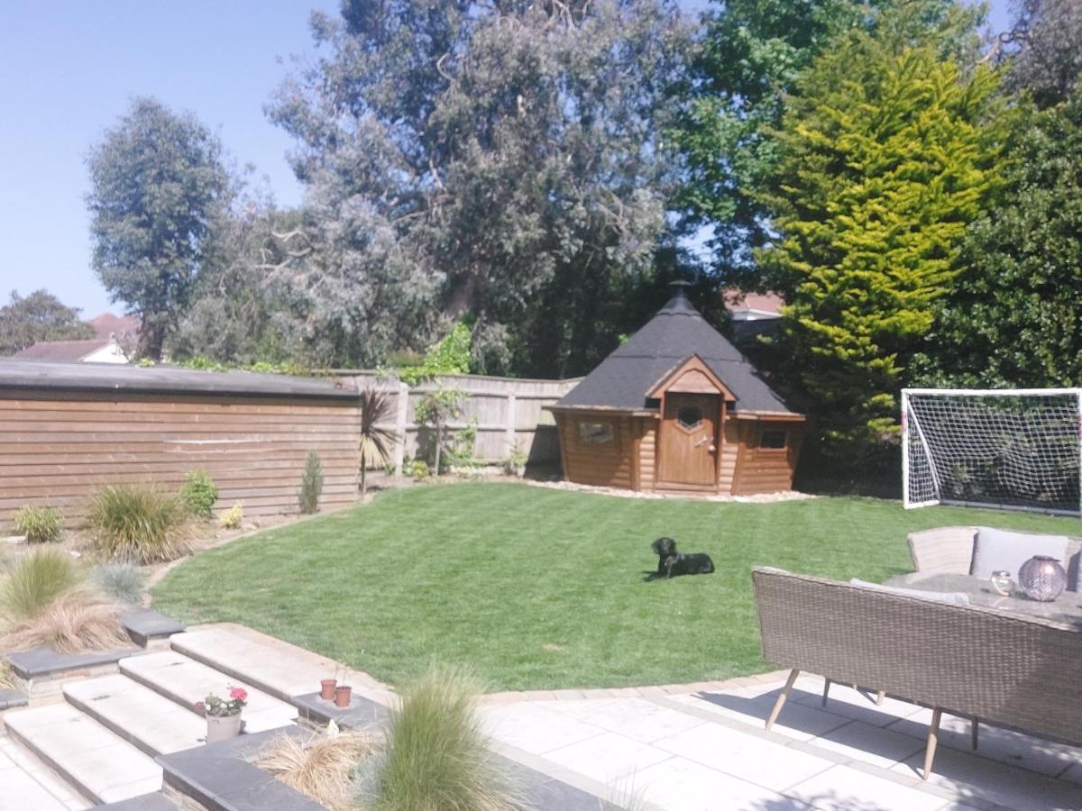 Beach House, With Bbq Lodge And Hot Tub! Bournemouth Dış mekan fotoğraf